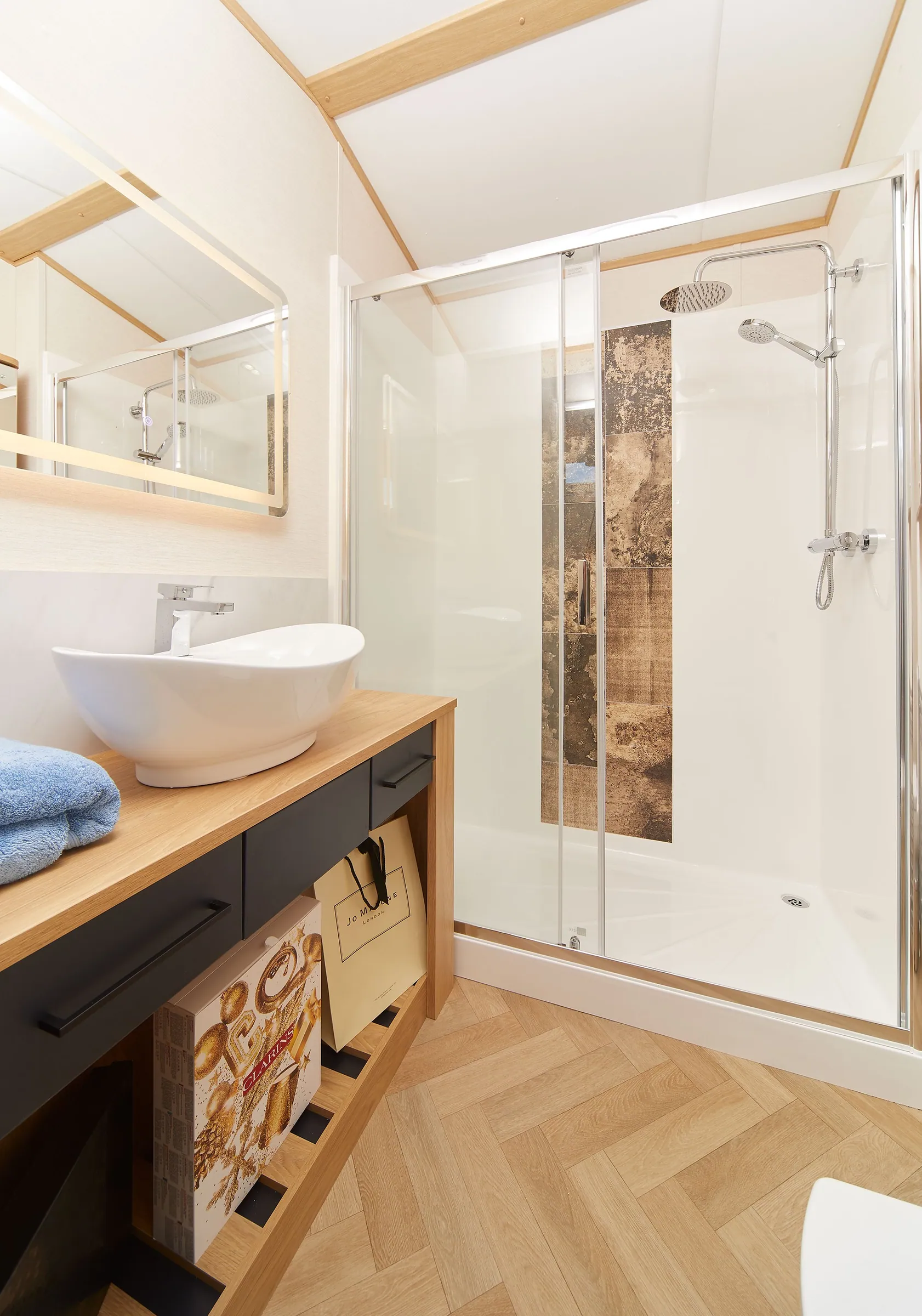 Carnaby Chantry Lodge: bathroom