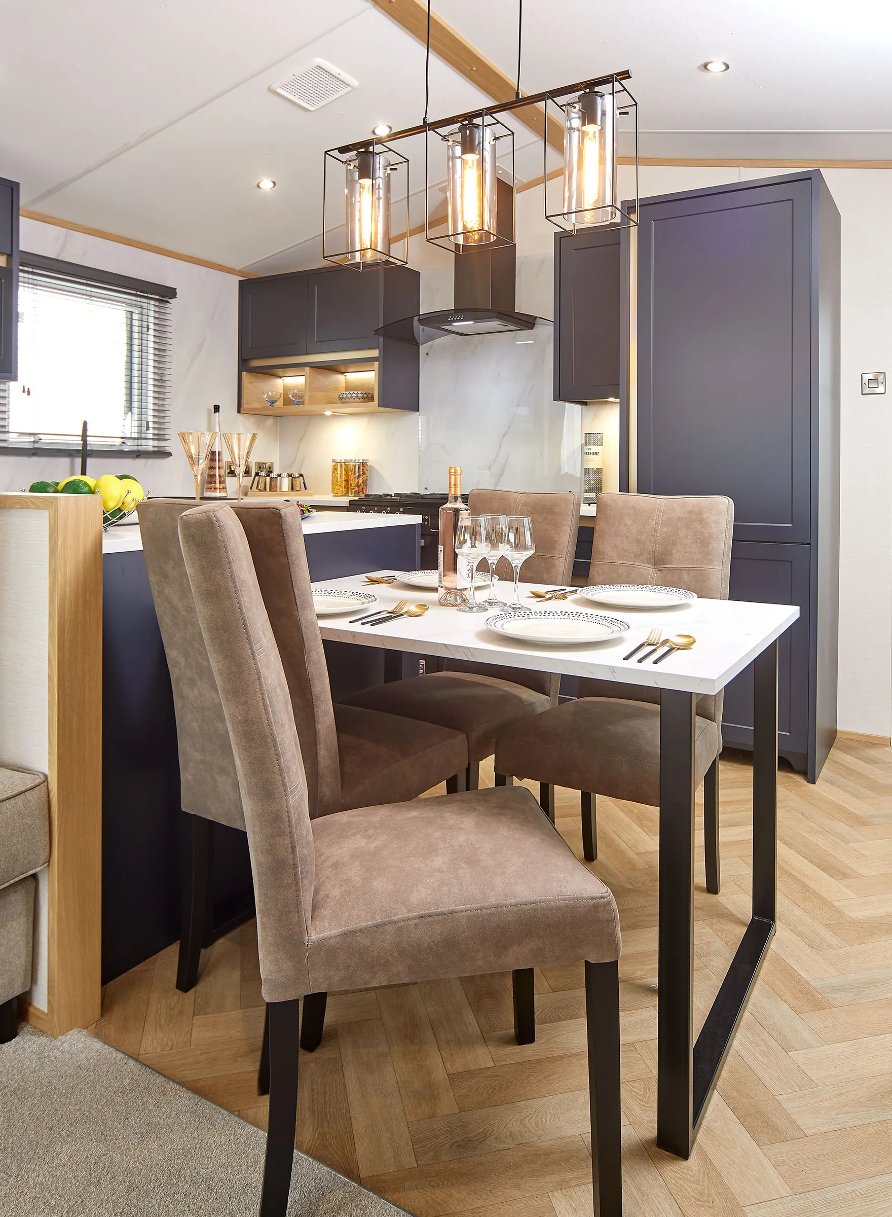 Carnaby Chantry Lodge: dining