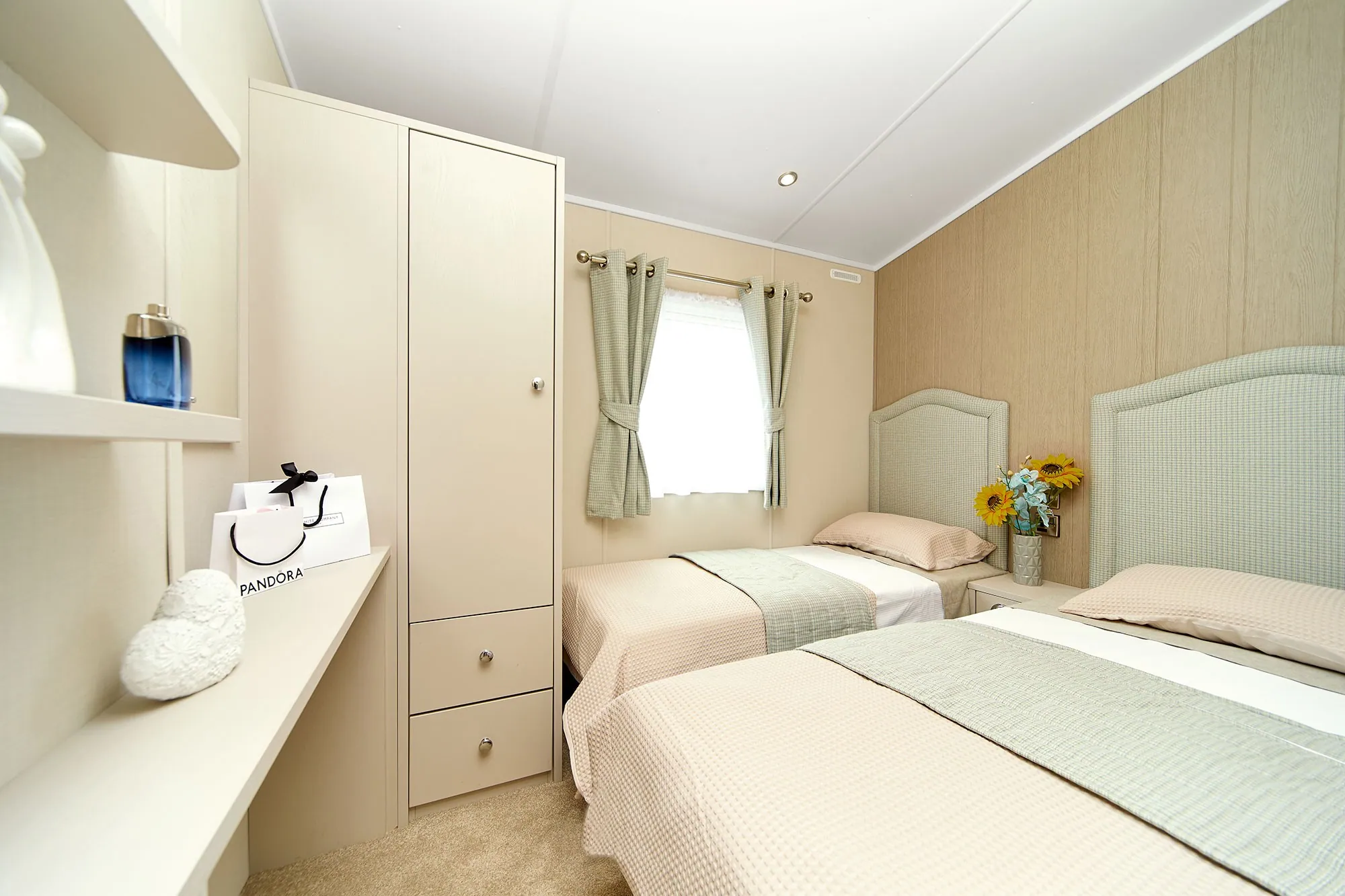 Carnaby Lakehouse Lodge: bedroom
