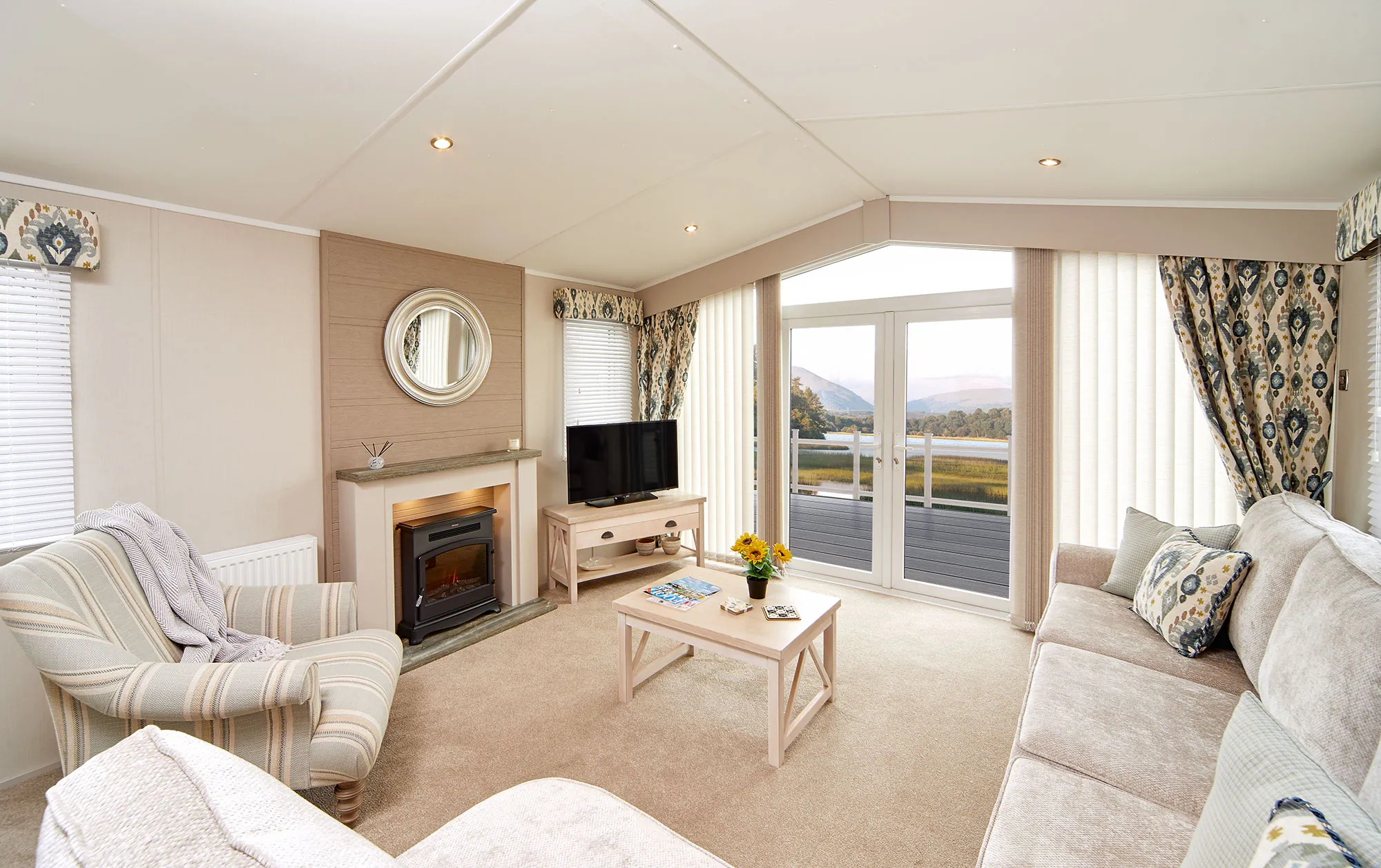 Carnaby Lakehouse Lodge: lounge