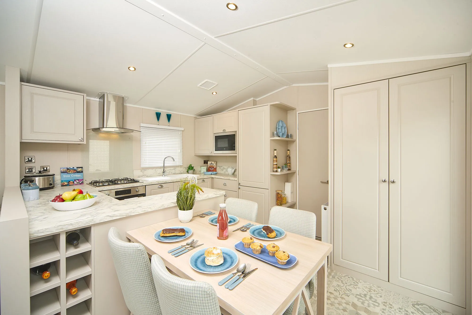 Carnaby Lakehouse Lodge: kitchen