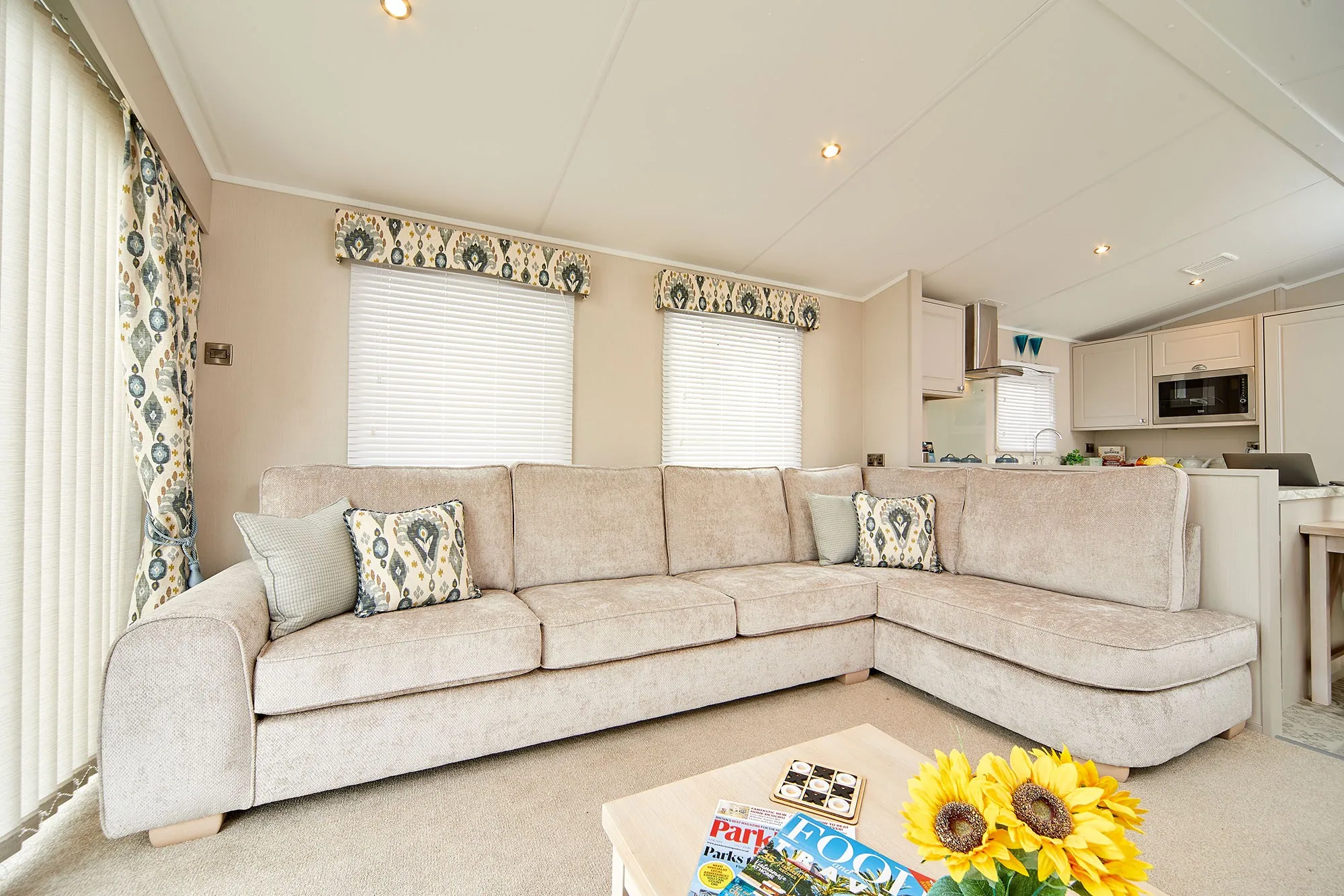 Carnaby Lakehouse Lodge: lounge