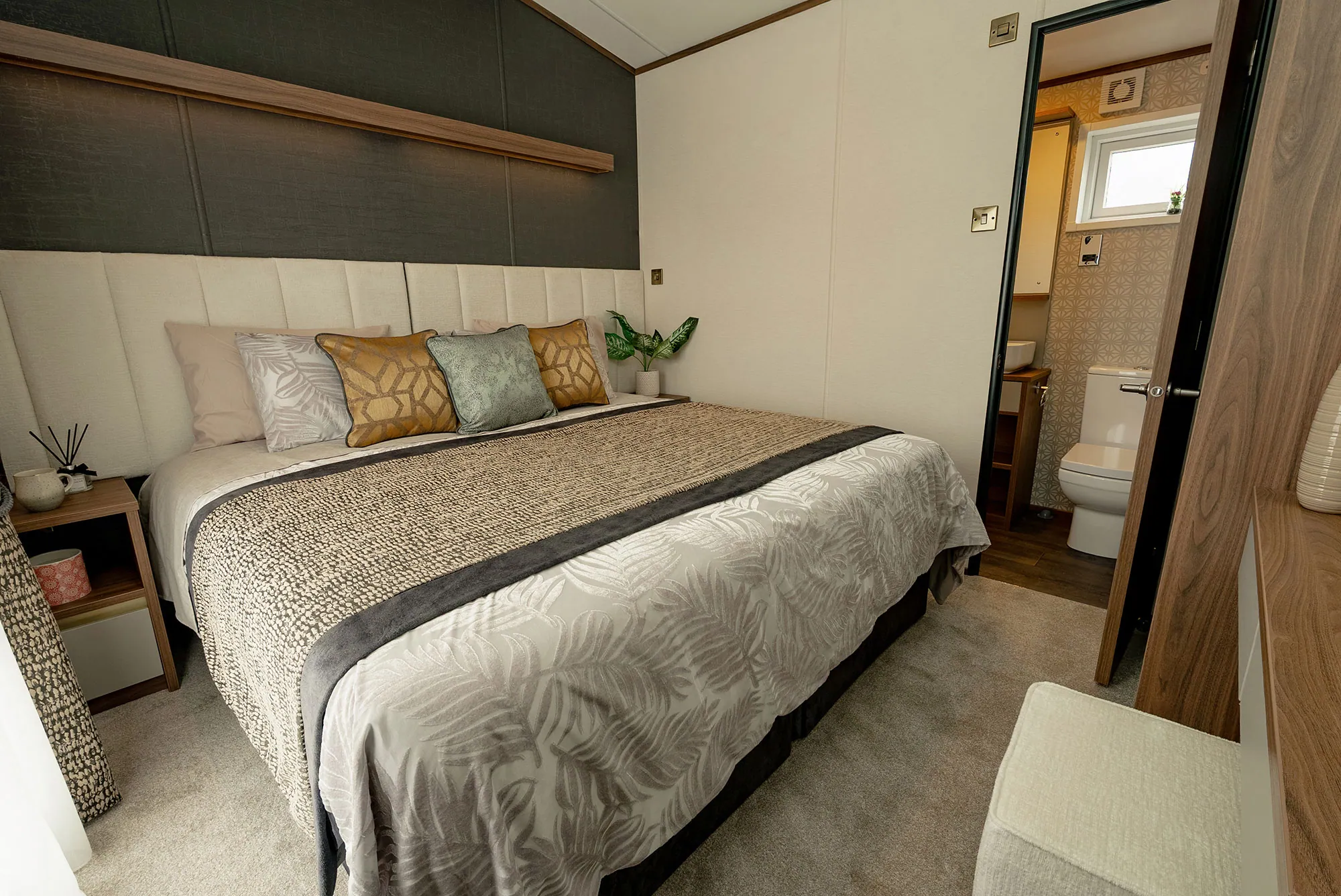Carnaby Langham: bedroom