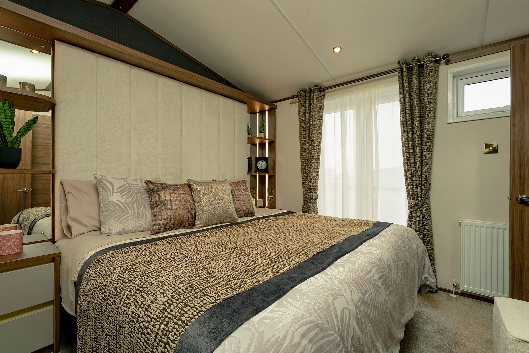 Carnaby Langham: bedroom