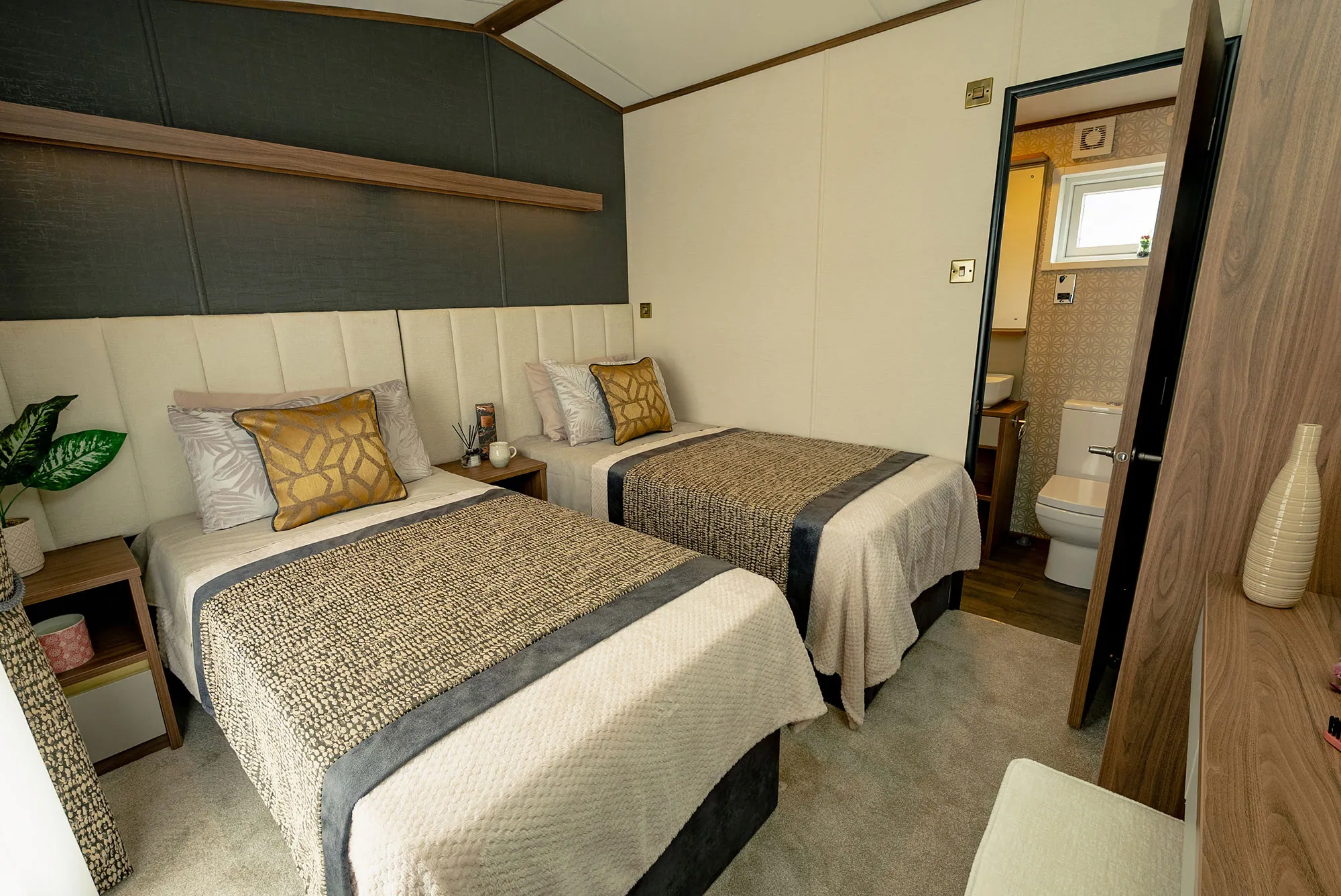 Carnaby Langham: bedroom