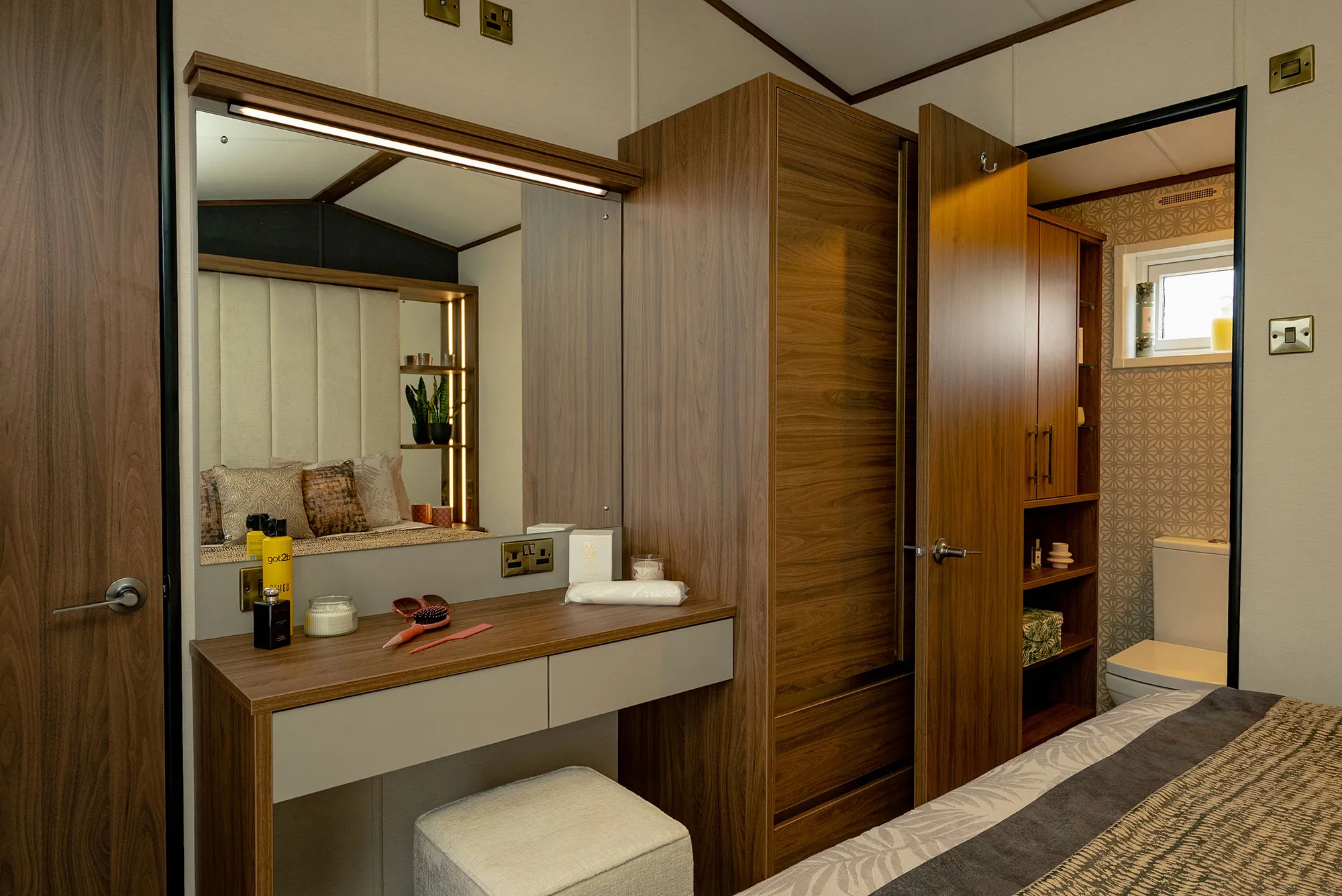 Carnaby Langham: bedroom